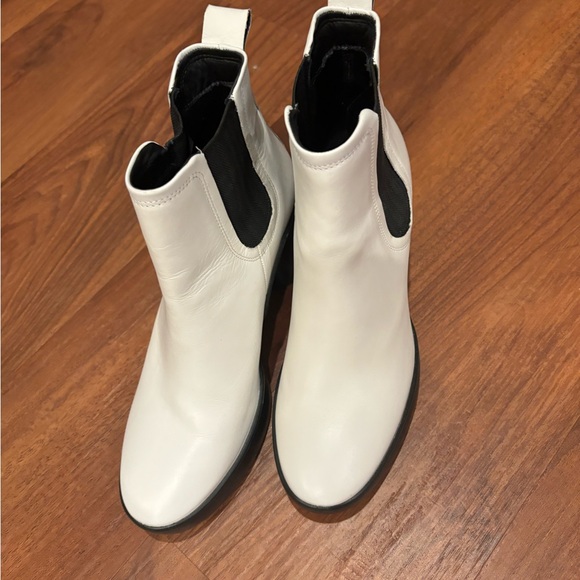 White Ecco boots - Picture 2 of 4